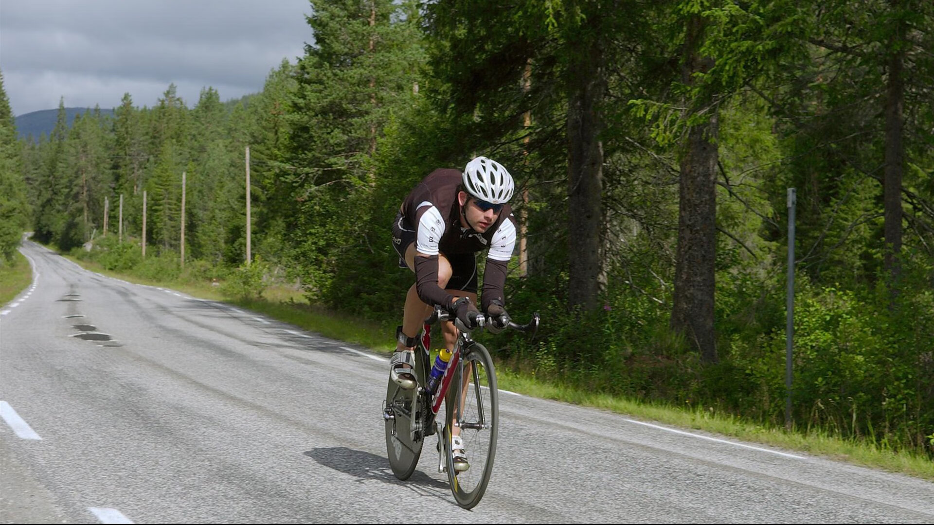 《虚拟现实电竞：沉浸式体验开启新篇章》，虚拟现实技术给电竞赛事带来的创新